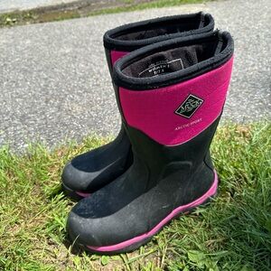 Women’s muck boots size 7.5